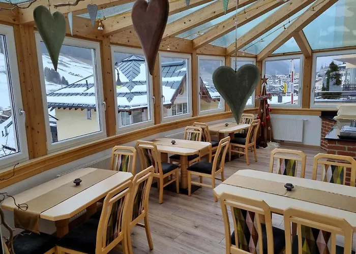 Garni Corinna ايشجل