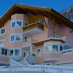 Hotel Garni Corinna 3*